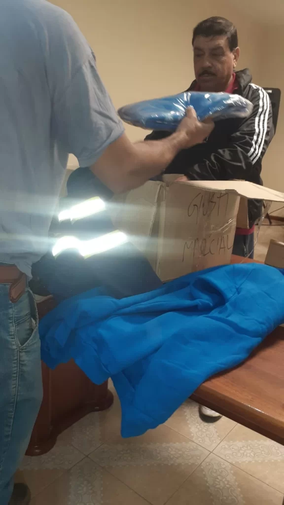 Entrega-de-ropa-576x1024 Entrega de indumentaria y herramientas para nuestros trabajadores