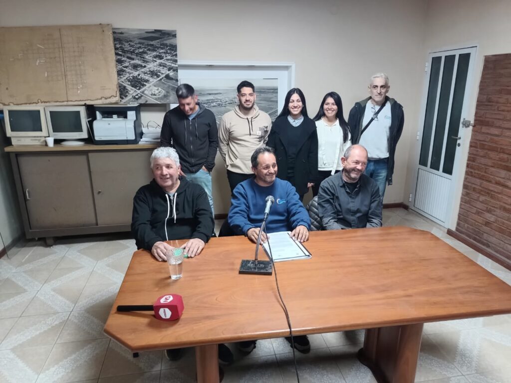 WhatsApp-Image-2026-05-15-at-08.23.13-1-1024x768 COSBA incorporó tres trabajadores y anunció nuevas obras para mejorar el servicio de agua en Barrancas Copete SEO